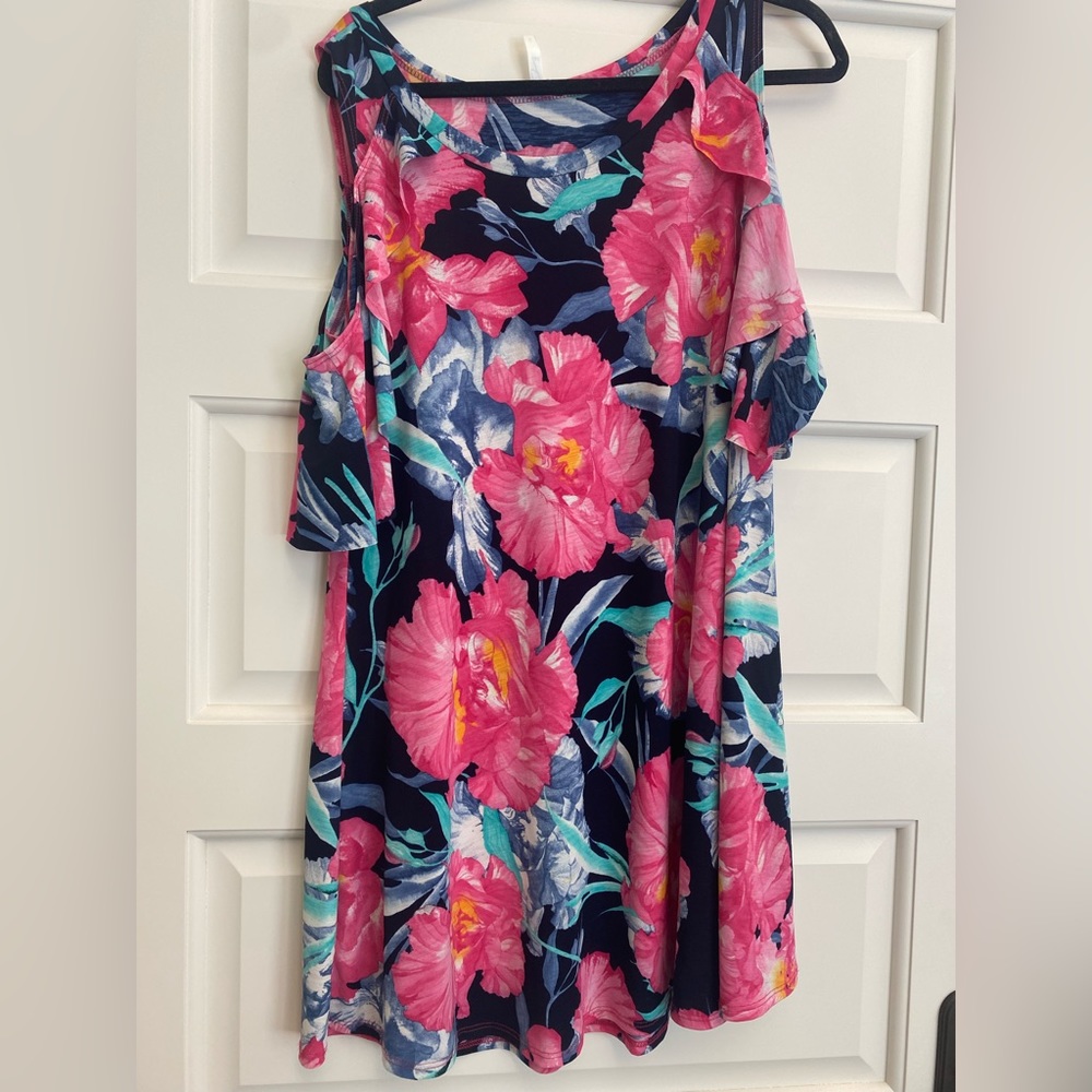 Boutique dress or long top. Size L. Great condition. Has cold shoulder sleeve